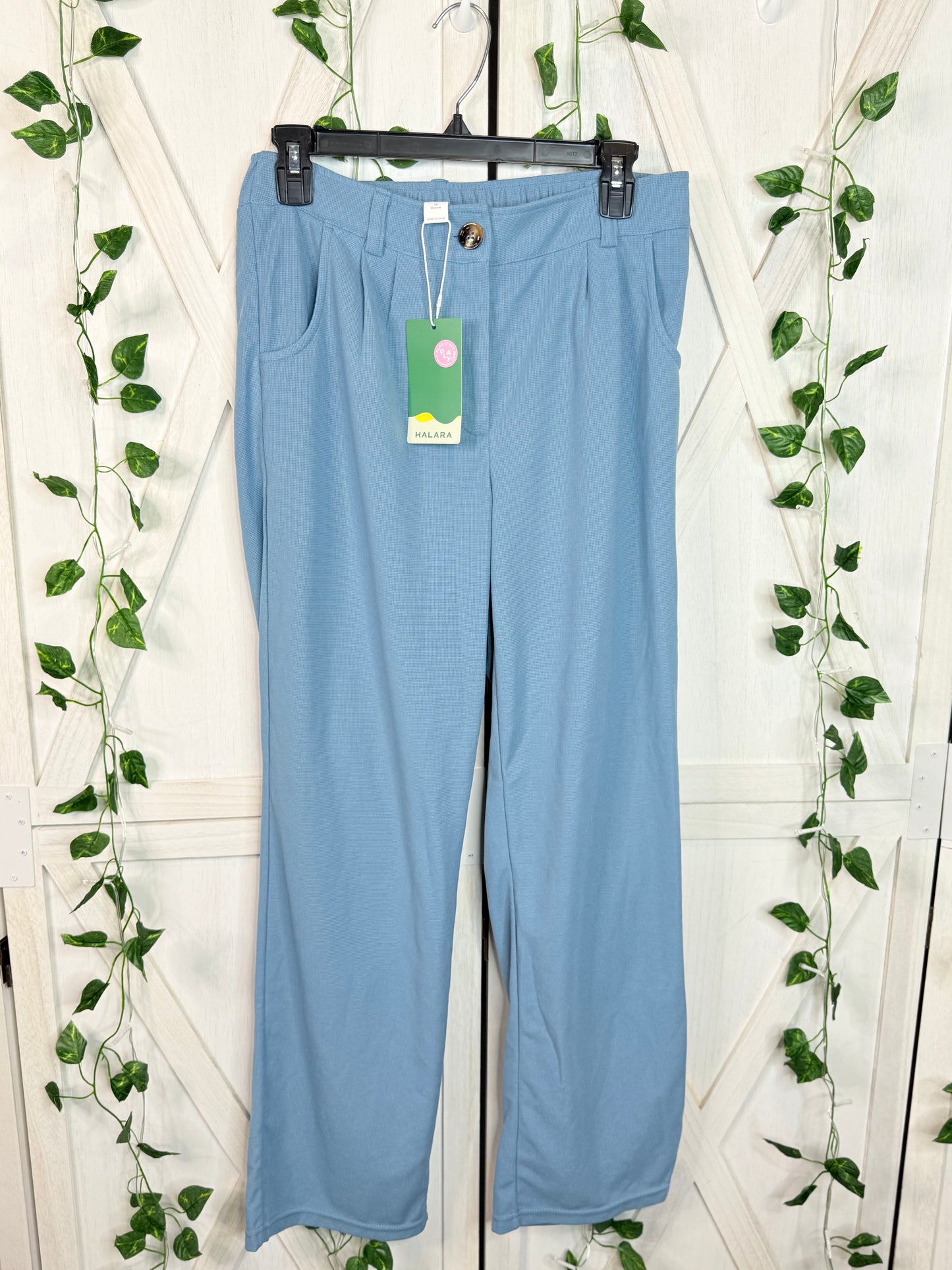 Halara Crepe pants *Size M