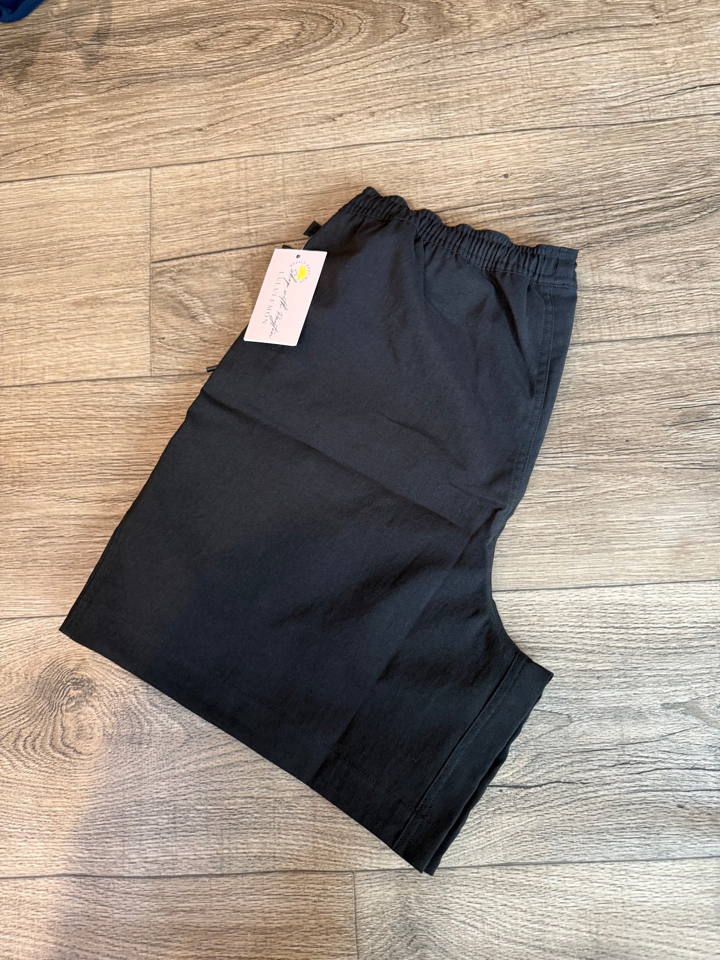 Relaxed fit pull on short 7” *Size L