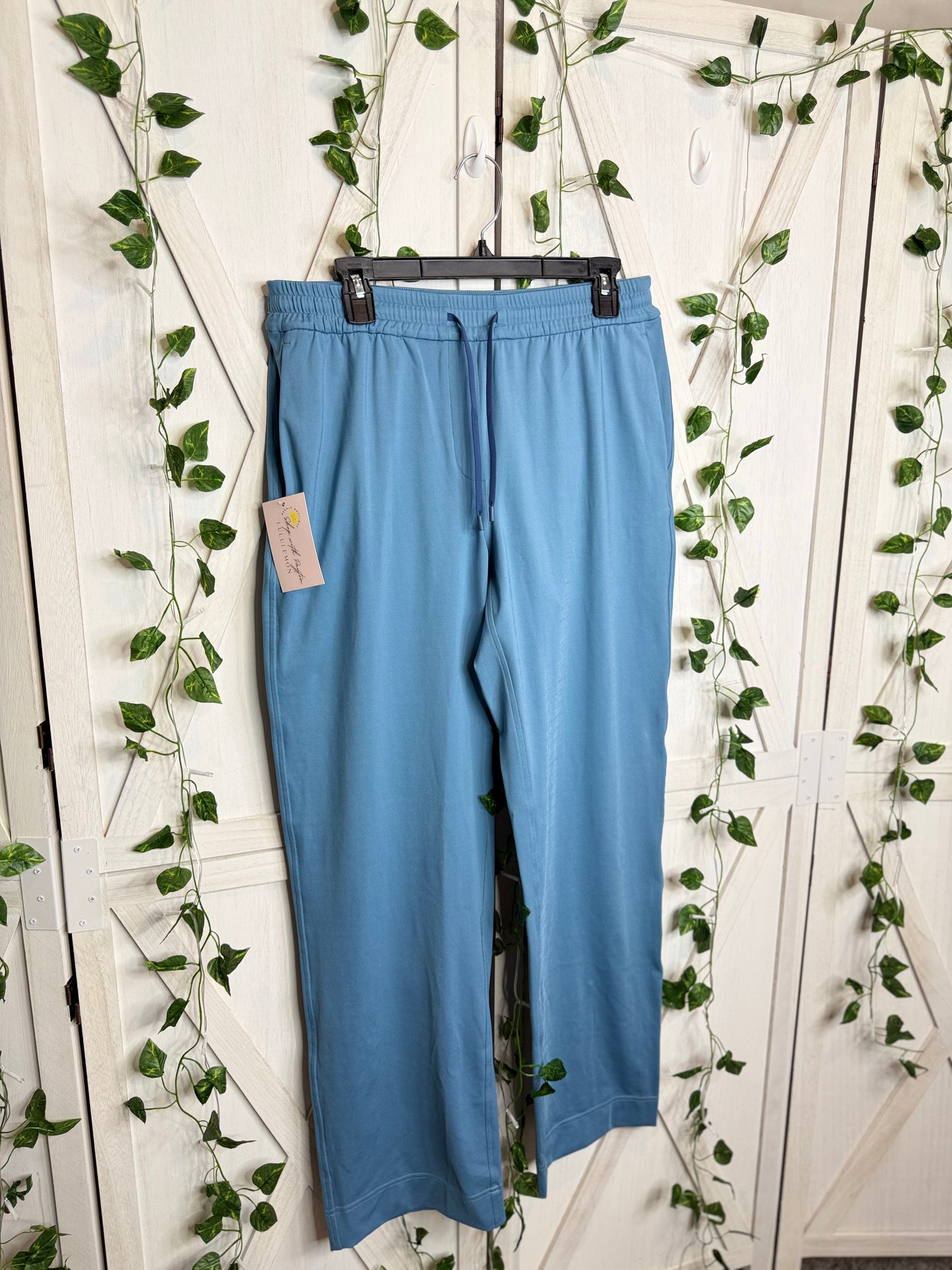 Straight-Leg MR Pant *Size M