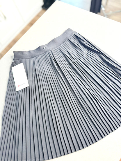 Pleated HR Knee-Length Tennis Skirt *Size S & M