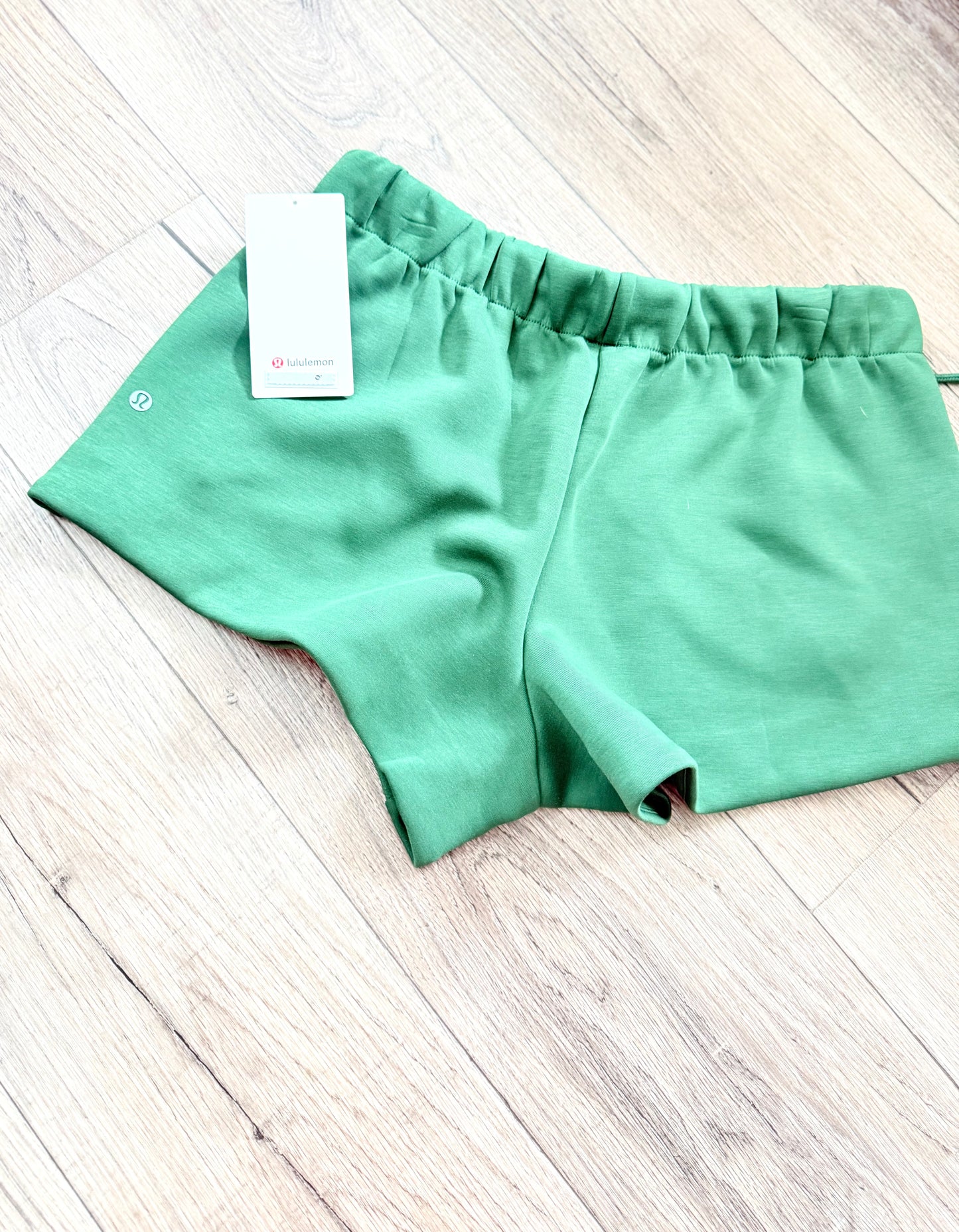 Sleek Spacer Mid-Rise Short 3.5 *Size L