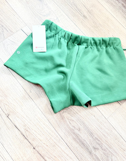 Sleek Spacer Mid-Rise Short 3.5 *Size L