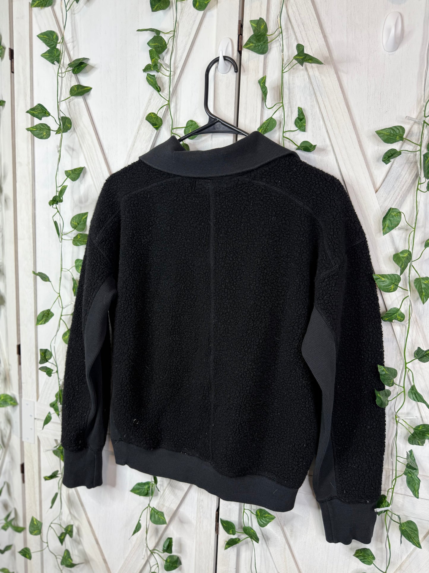 Lululemon Pullover *size 6