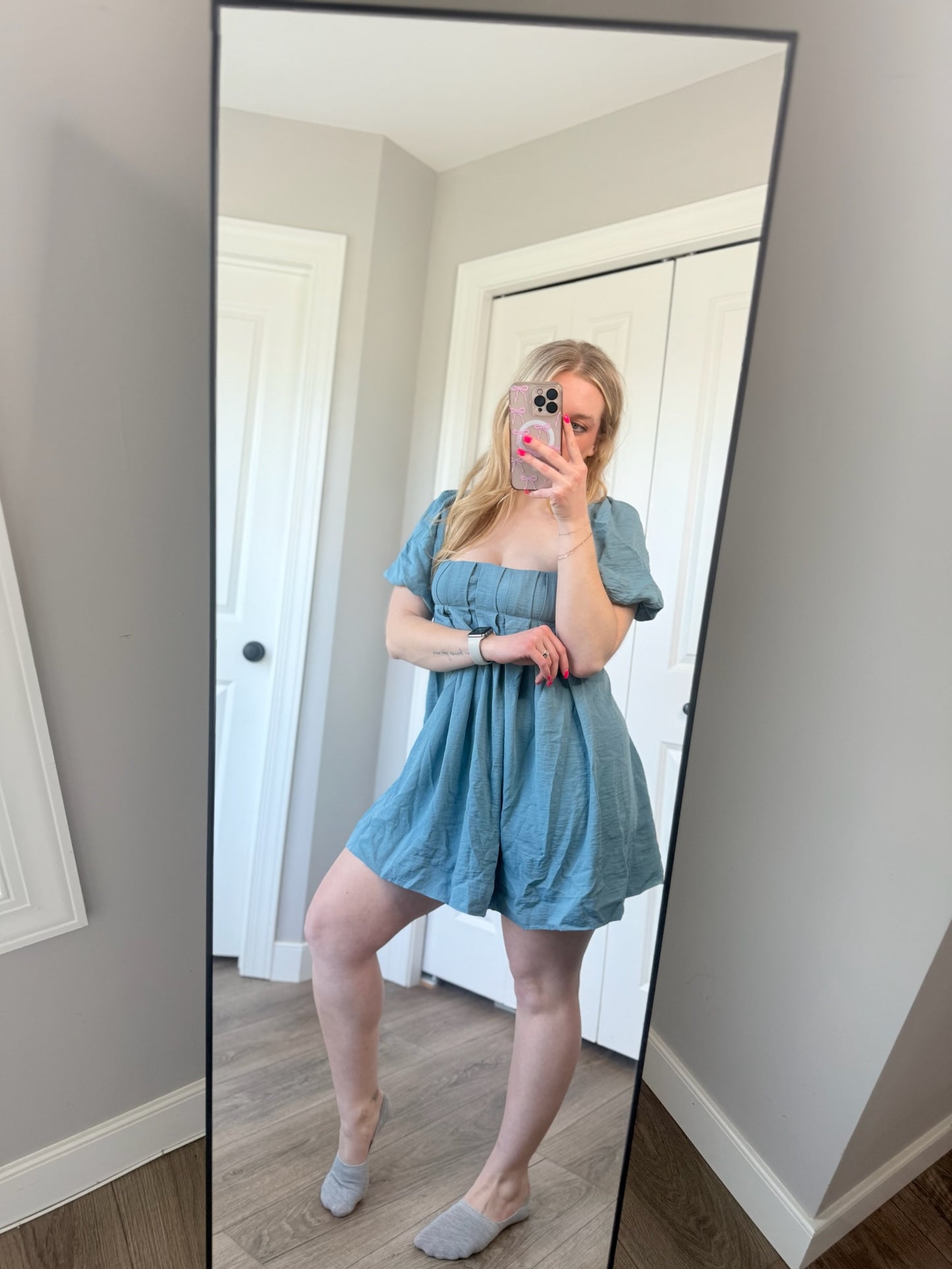 Halara Cross back Flowy dress* Size M