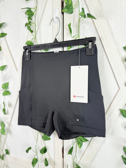 High-Rise Tennis Layering Short 3.5” *Size 4 • 8