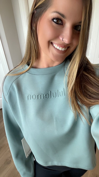 Smooth Spacer Cropped Pullover * Graphic *Size 10
