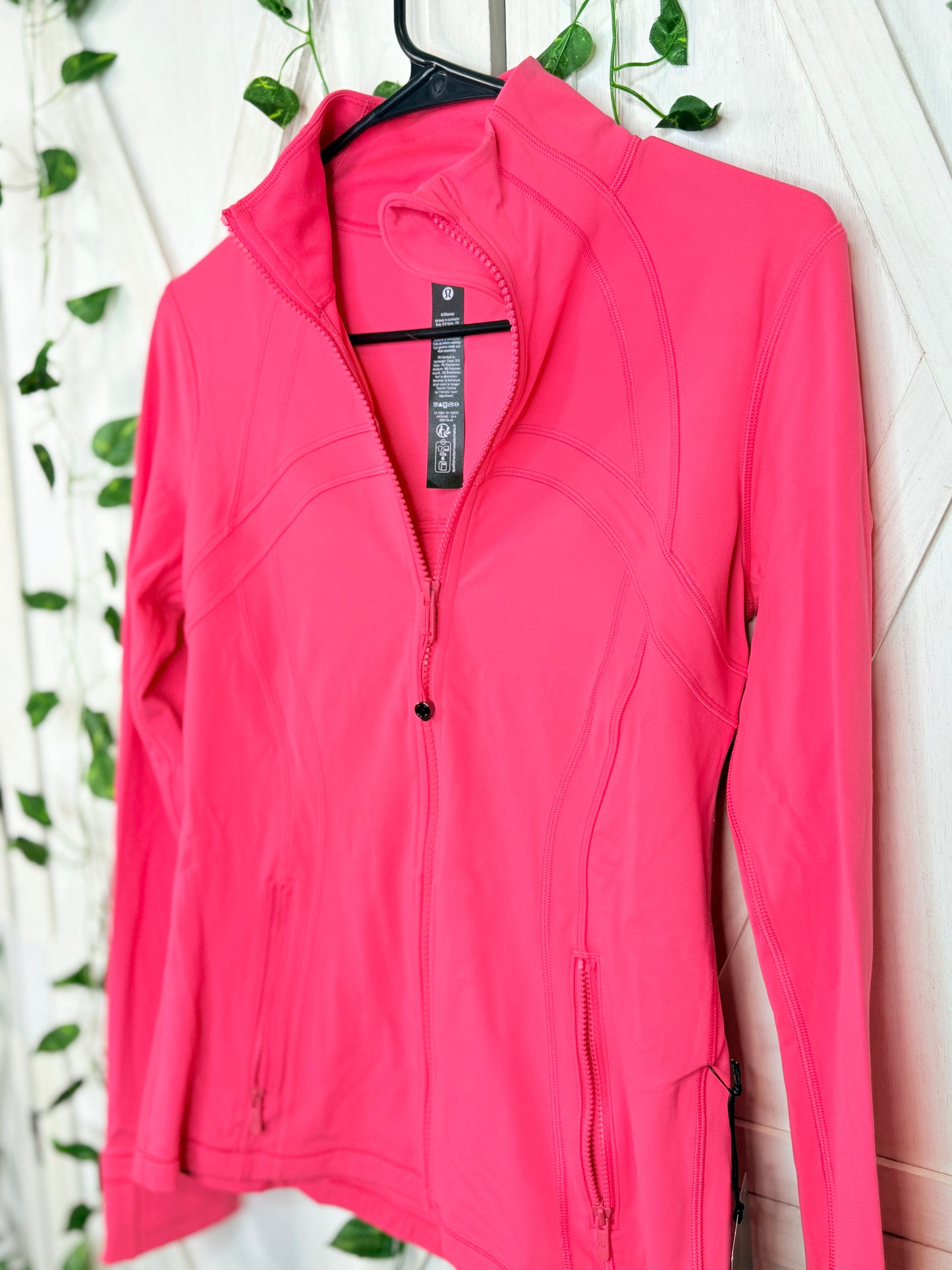 Define Nulu jacket *Disney * Size 8