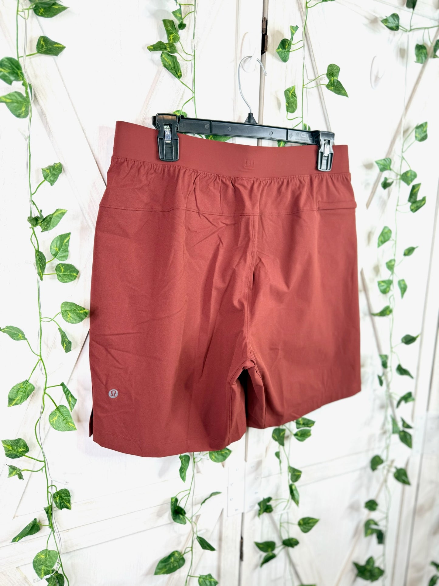 Zeroed In short 7” *LL *Size M