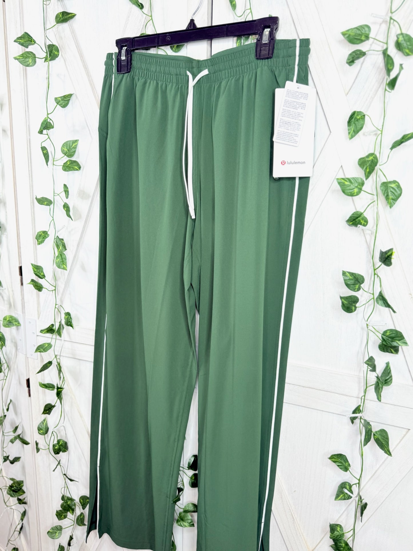 Court Rival Wide-Leg Track Pant *Regular *Size 8