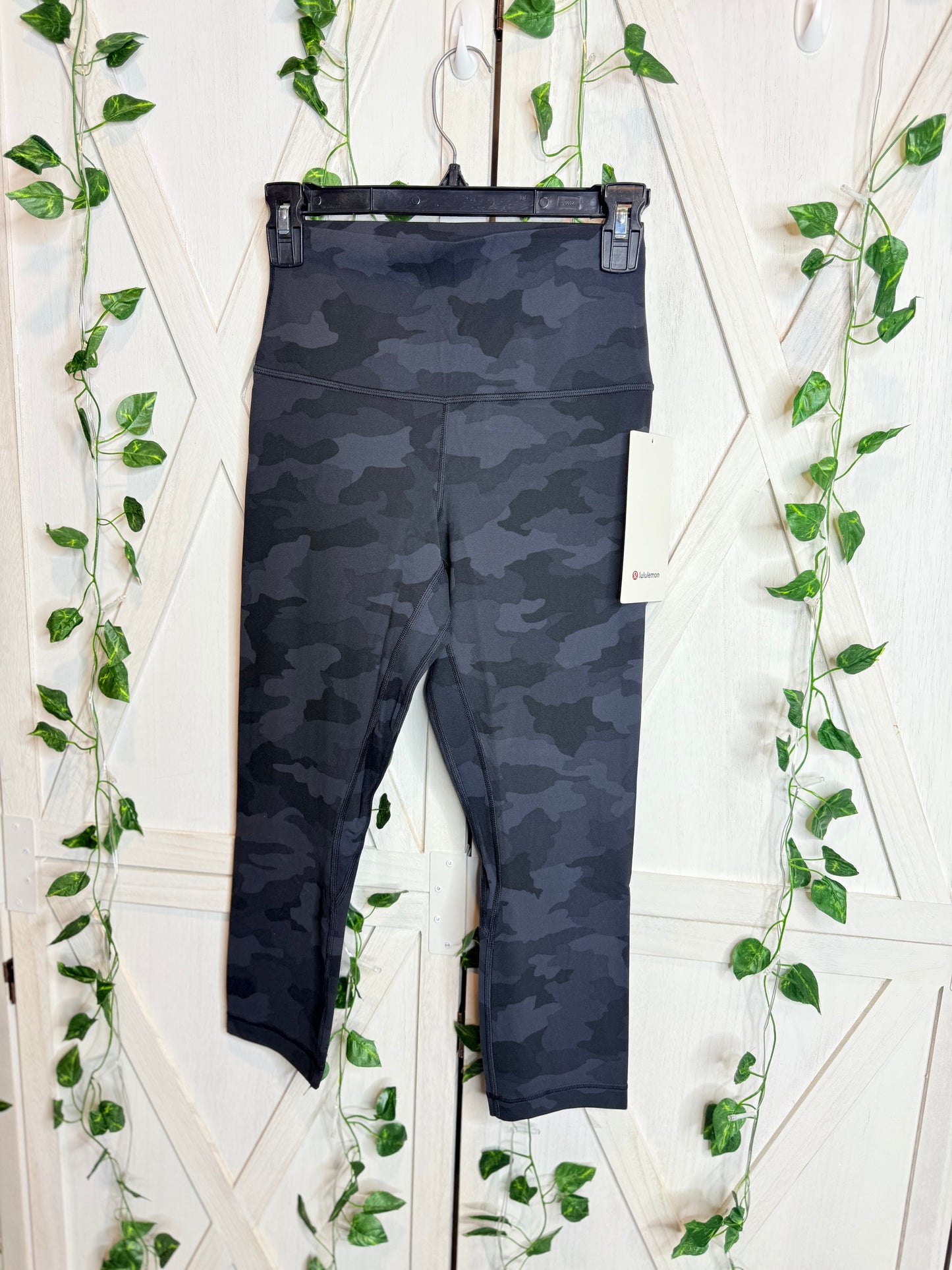 Lululemon align HR crop *Size 6 • 8 • 10