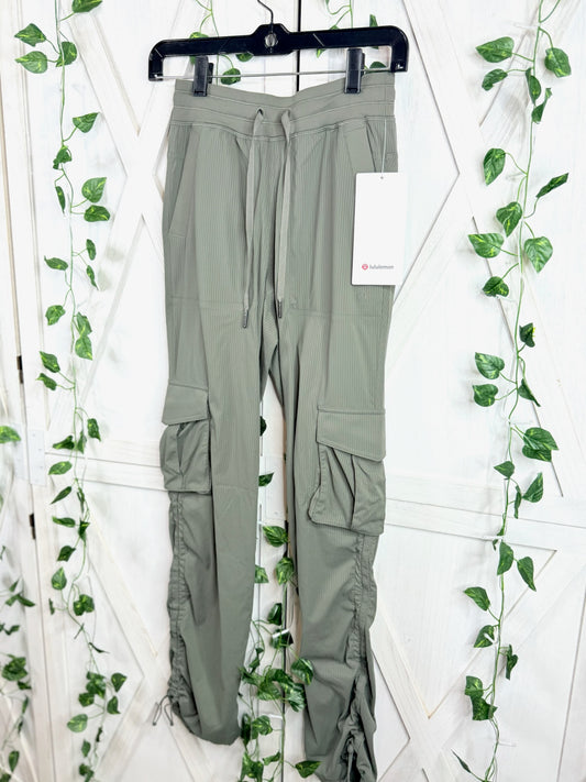 Dance Studio Relaxed-Fit MR Cargo Pant *Size XXXS