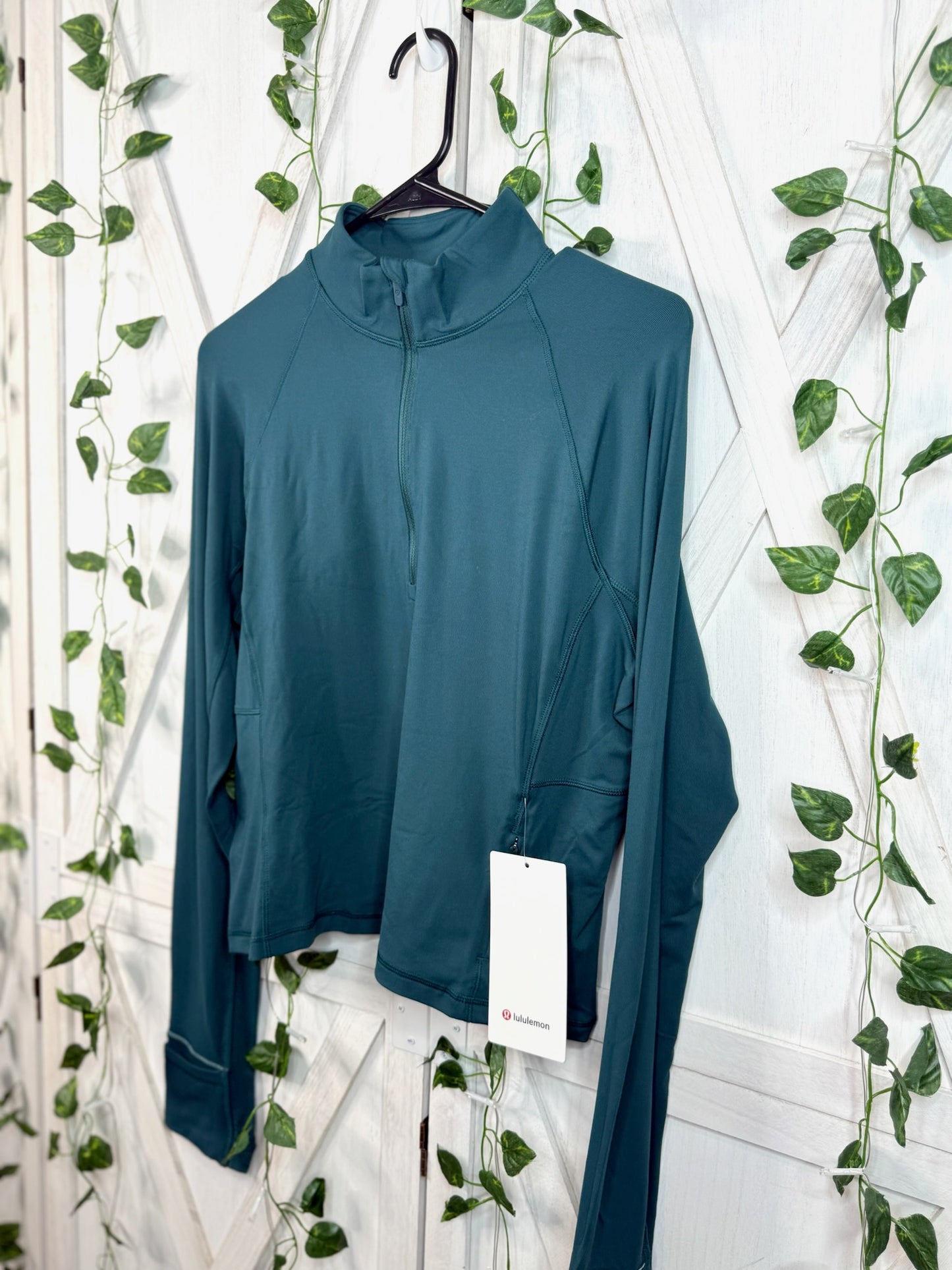 It’s Rulu Run Cropped Half Zip *Size XL