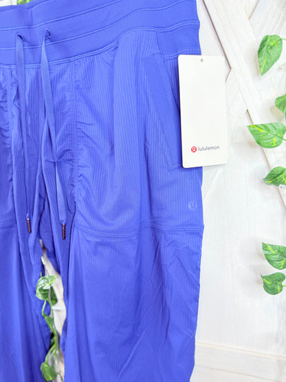 Dance Studio Mid-Rise Pant *Regular *Size 6 • 8 • 14