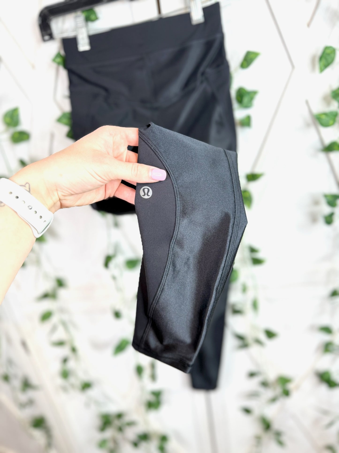 Satin Shine Panelled Tight 25” *Wordmark *Size 0