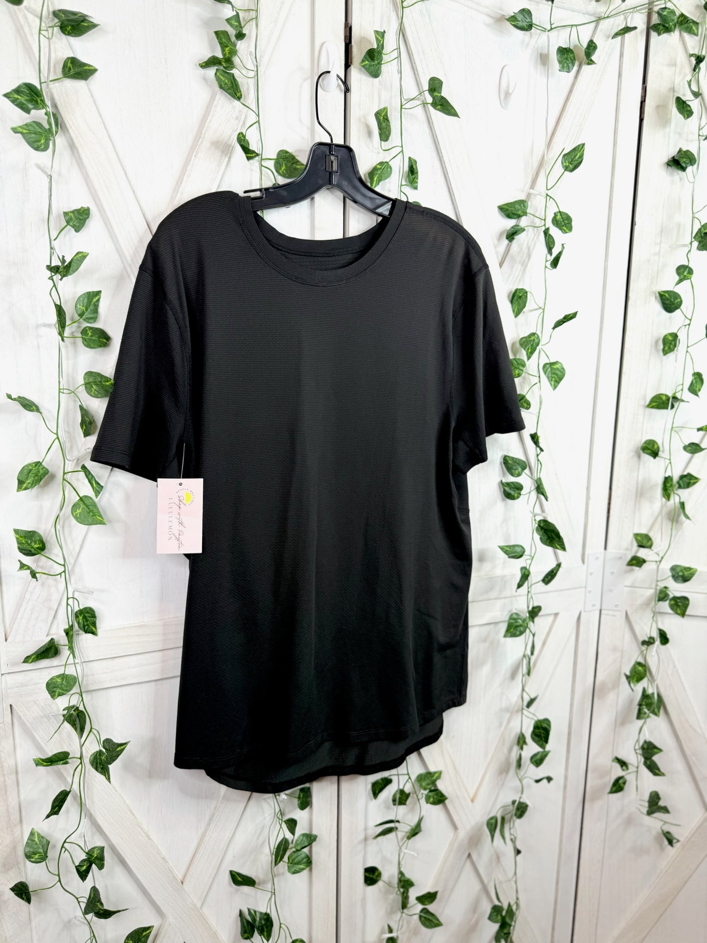 Mens lululemon tee * SIZE  M