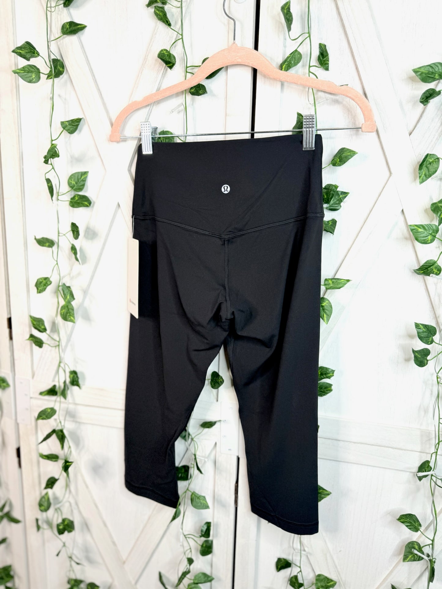 Lululemon align hr crop 17” *Size 0• 4 • 6