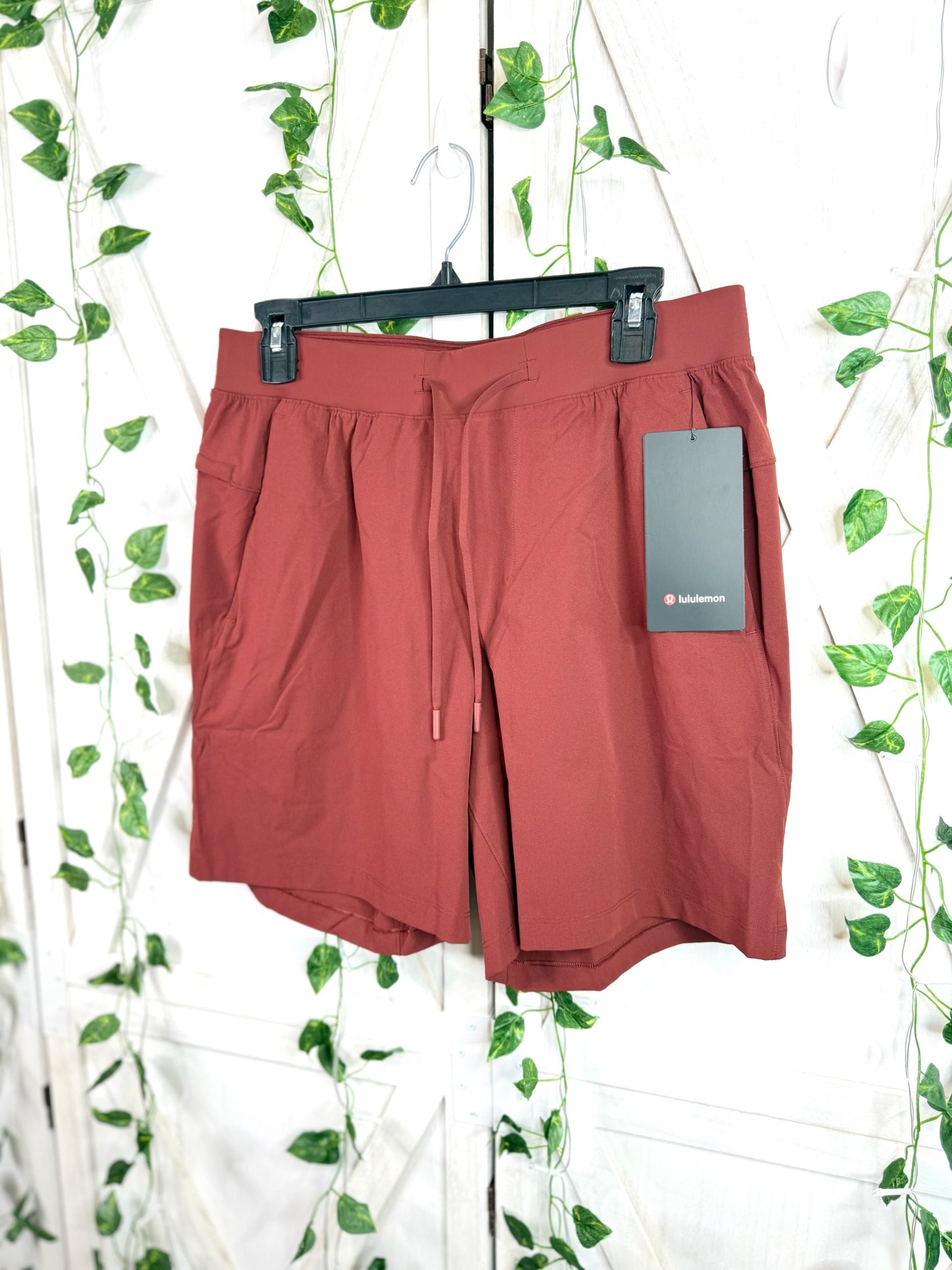 Zeroed In short 7” *LL *Size M