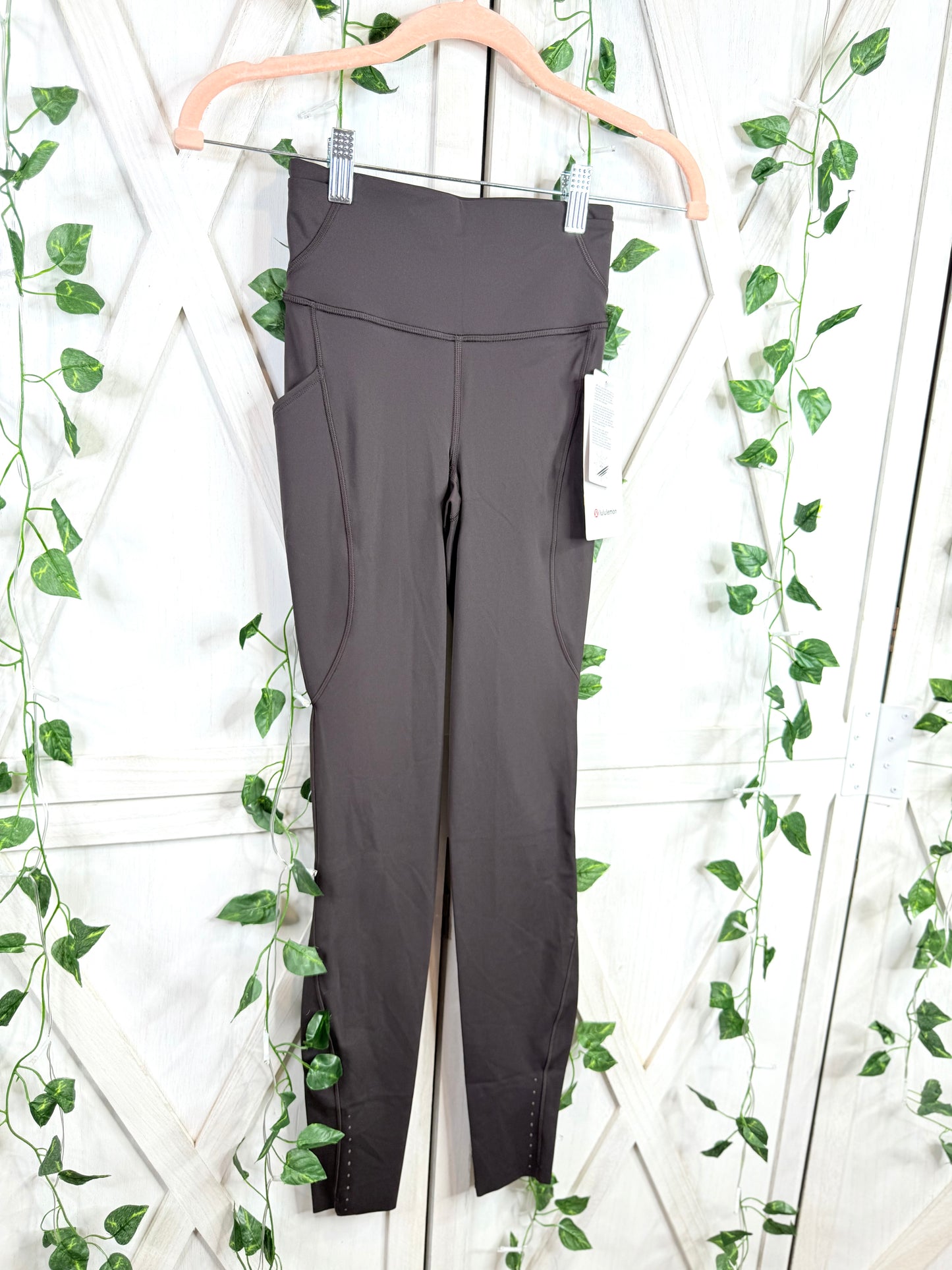 Fast and Free HR Tight 28” *Pockets *Size 2
