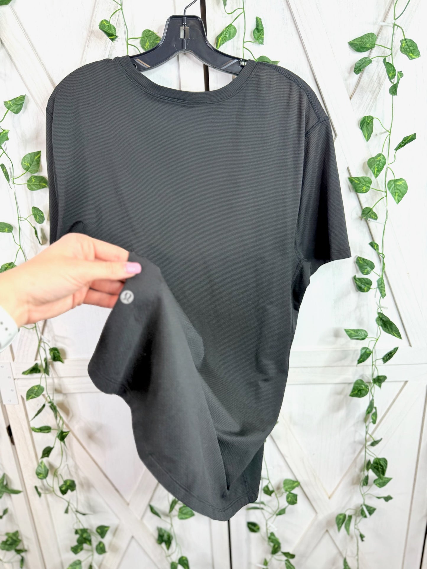 Mens lululemon tee * SIZE  M