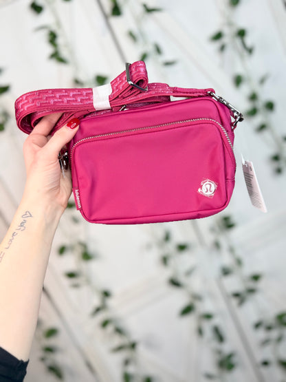 Everywhere Crossbody *L Monogtam Metalic