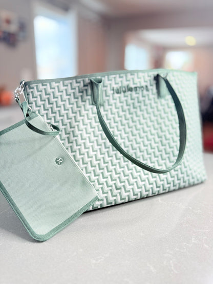 Classic tote monogram knit ￼