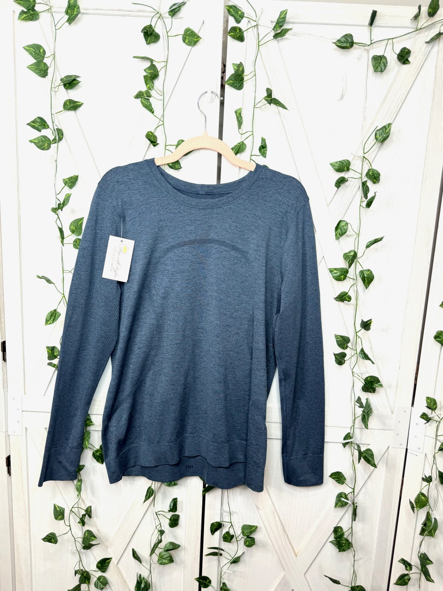 Swiftly Relaxed Long Sleeve