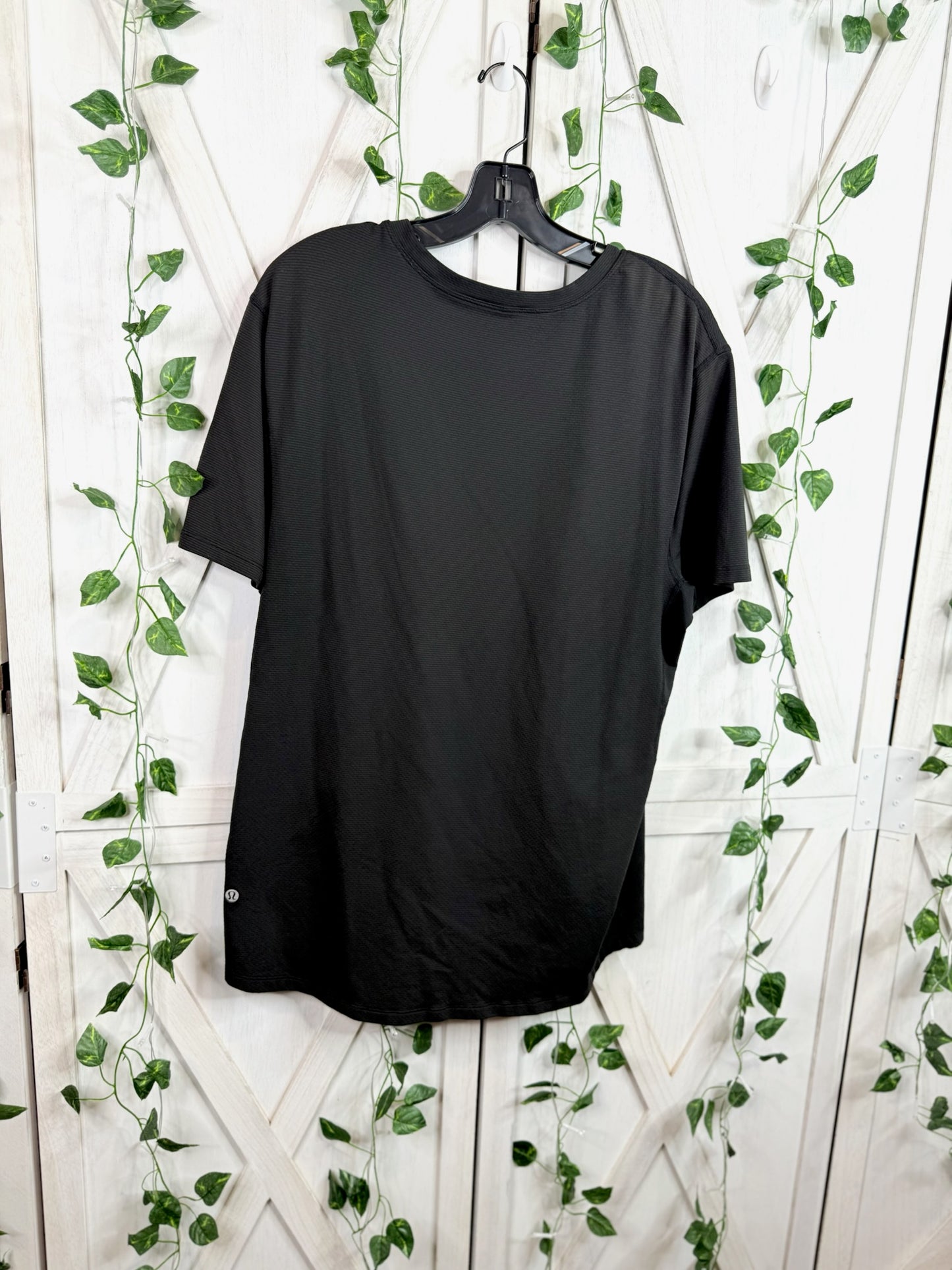 Mens lululemon tee * SIZE  M