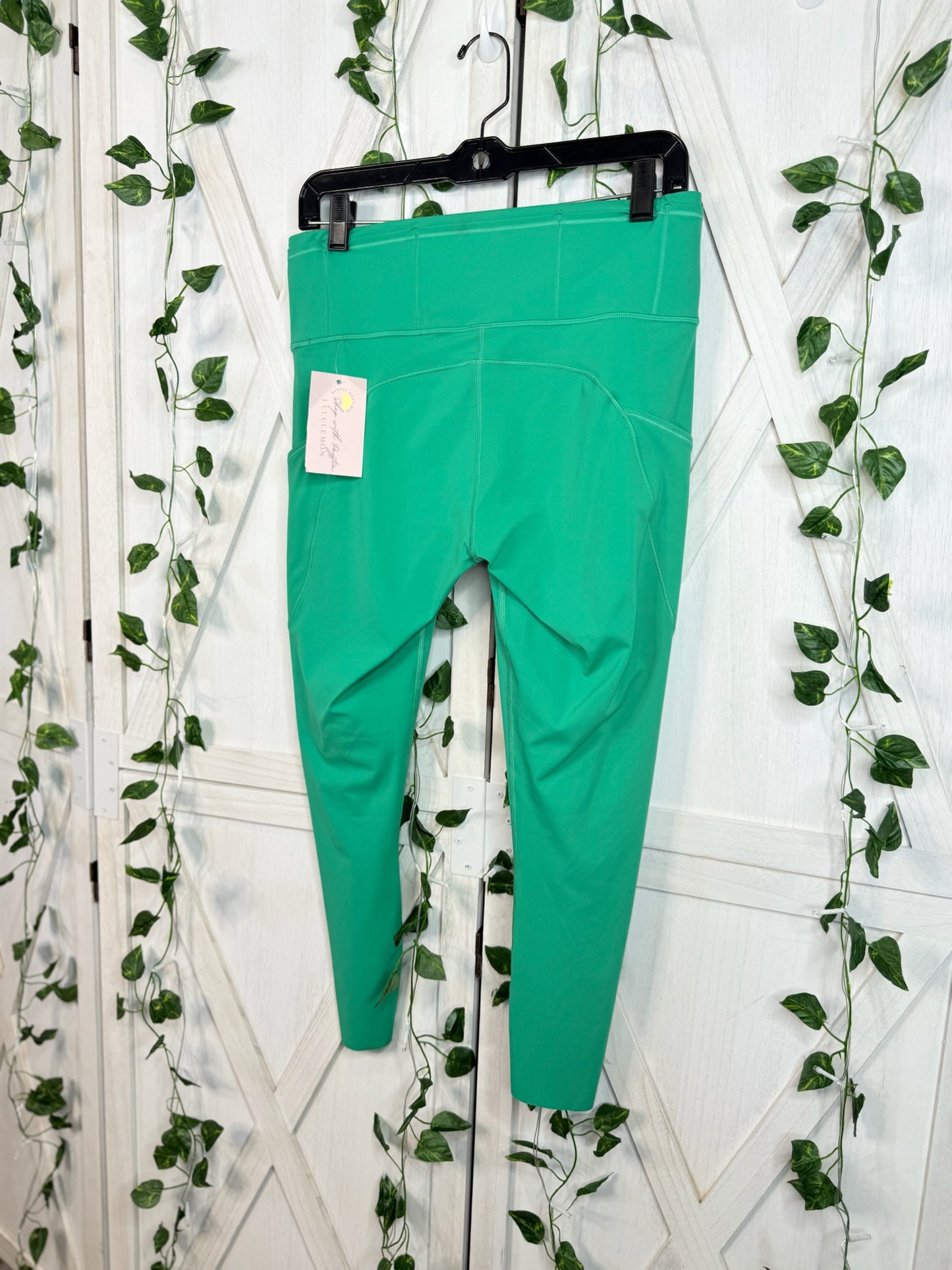 Fast and Free Crop 23" HR *Size 10