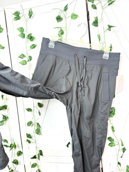 Dance Studio Mid-Rise Pant *Regular *Size 8 • 10
