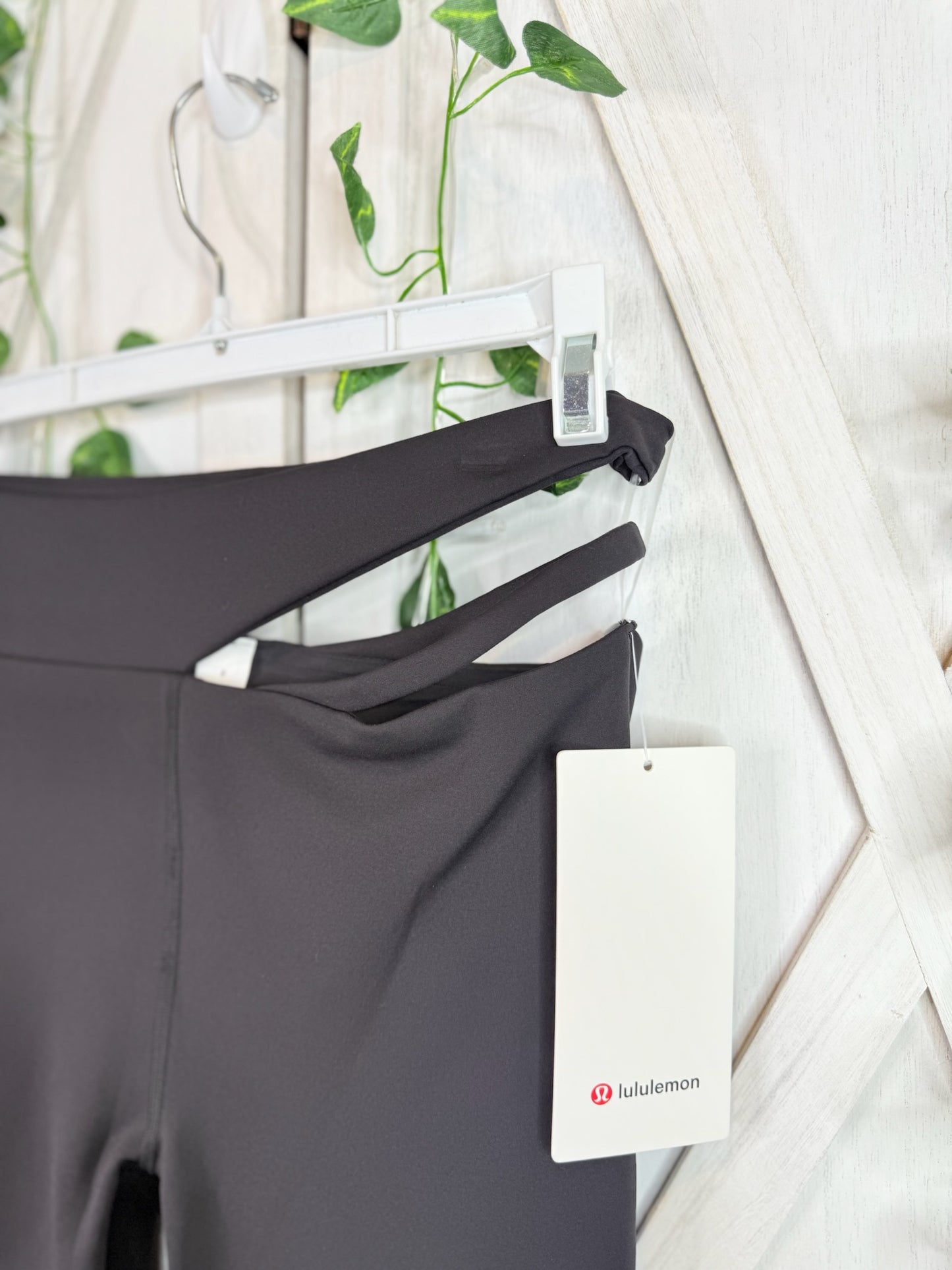 Cut-Out Waist HR Train Tight 25” *Size 8