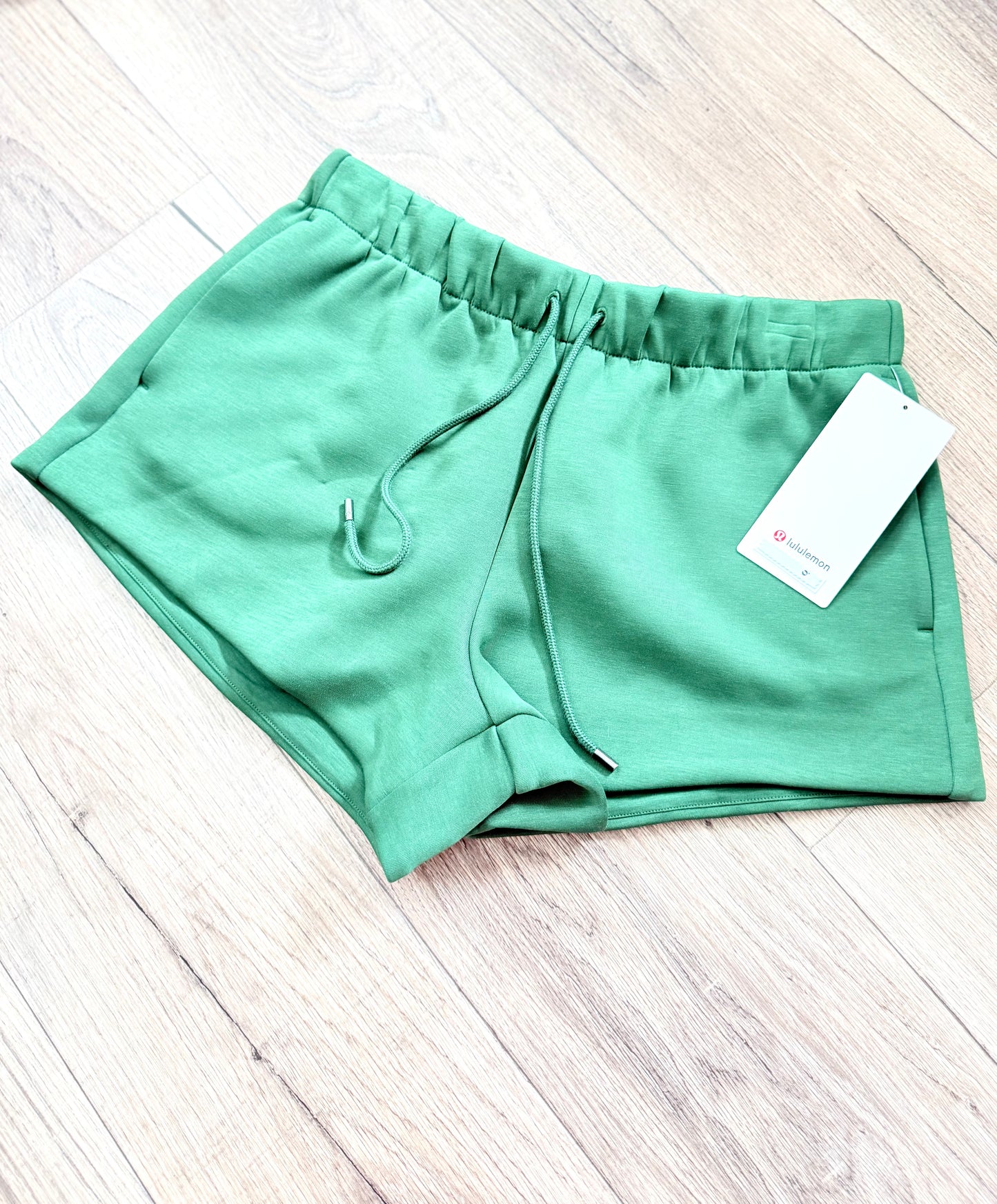 Sleek Spacer Mid-Rise Short 3.5 *Size L