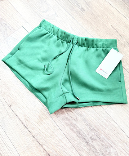 Sleek Spacer Mid-Rise Short 3.5 *Size L