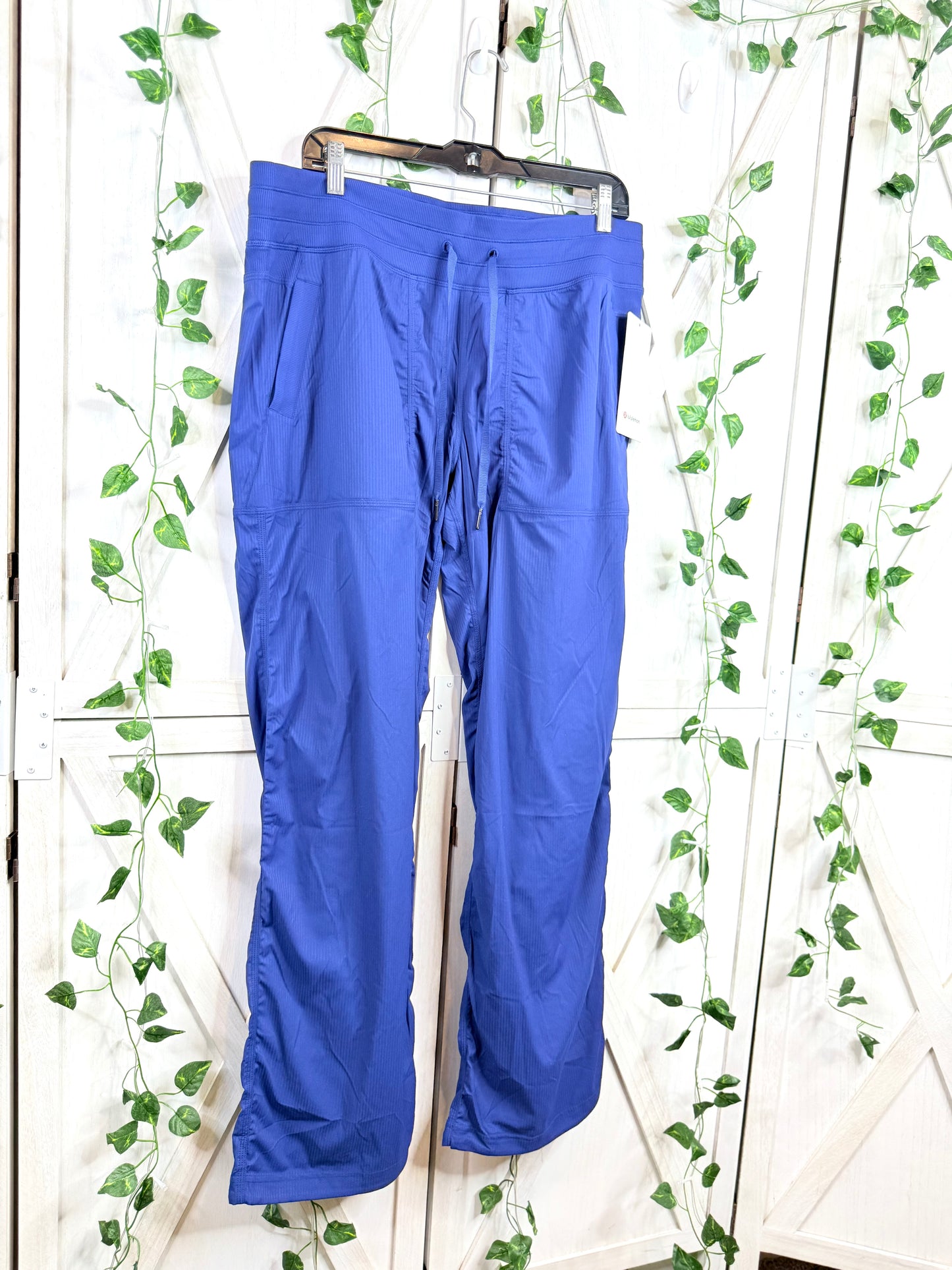 Dance Studio Mid-Rise Pant *Regular *Size 6 • 8 • 14