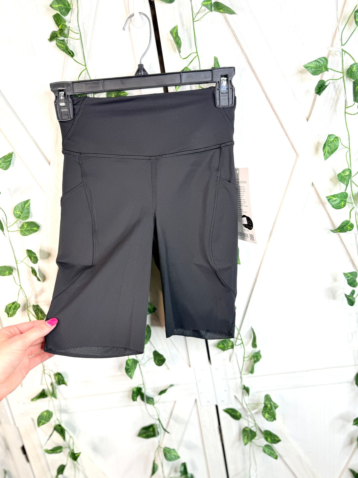 Fast And Free HR Short 8” *Pockets *Size 4 & 10