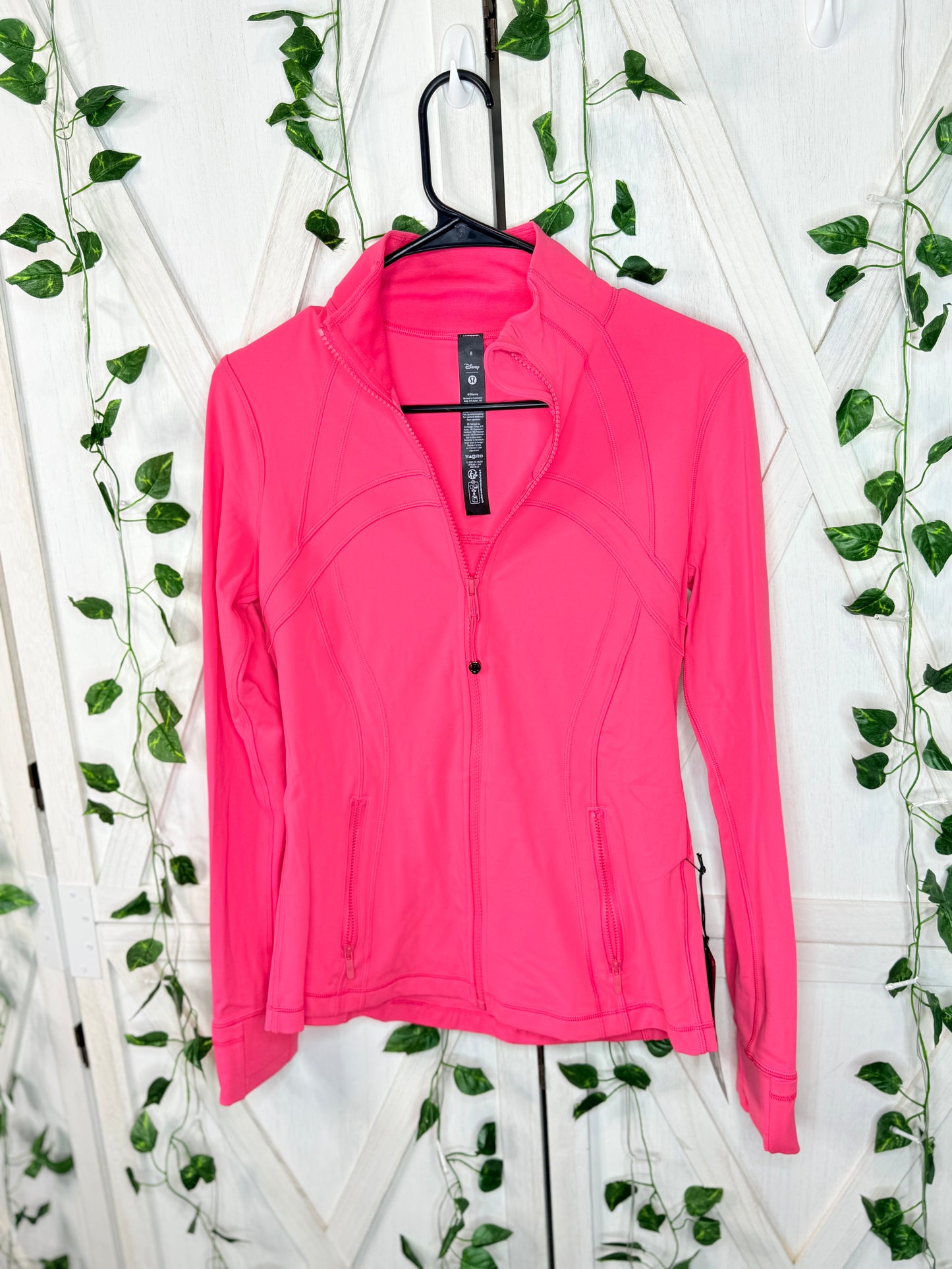 Define Nulu jacket *Disney * Size 8