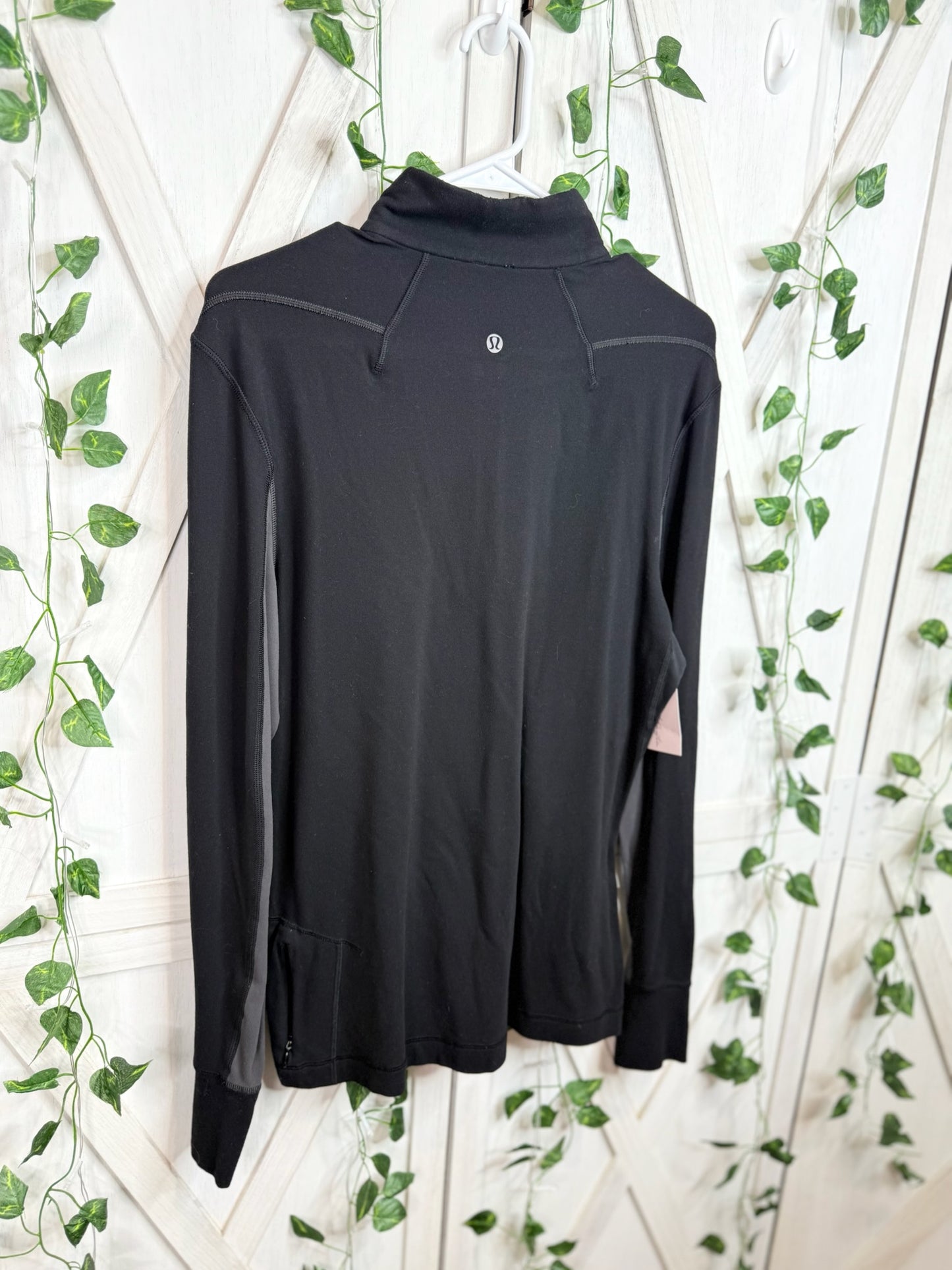 Mens quarter zip (small hole) *SIZE S