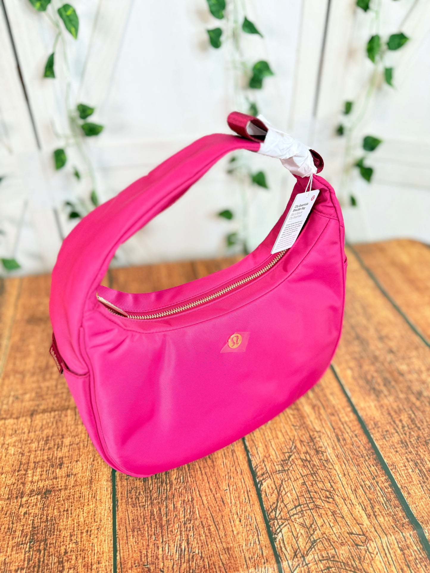 City Essentials Shoulder Bag 4L