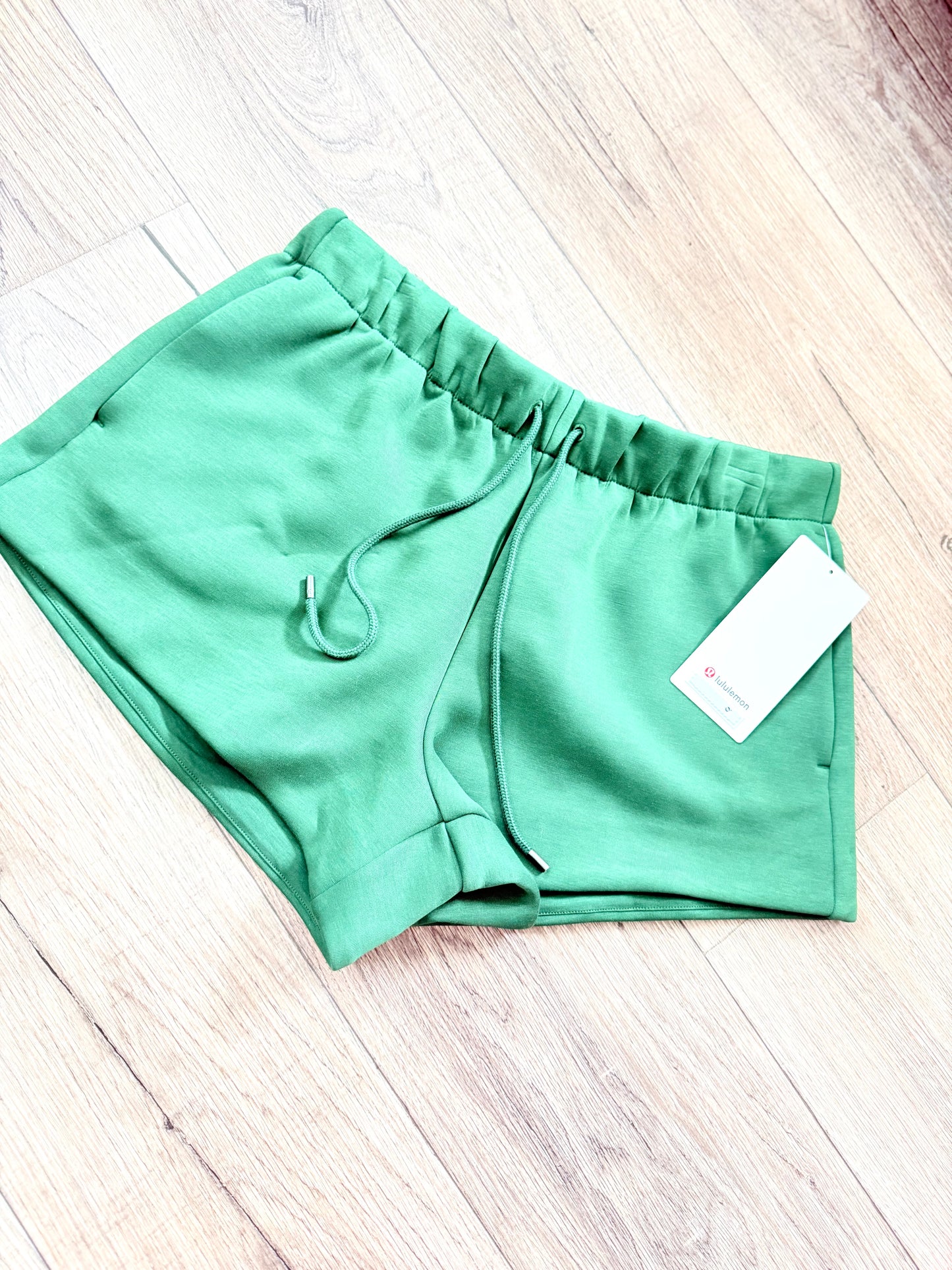 Sleek Spacer Mid-Rise Short 3.5 *Size L