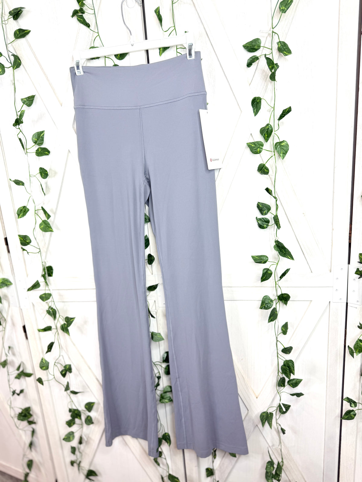Groove Nulu HR Flared Pant *Regular *Size 6