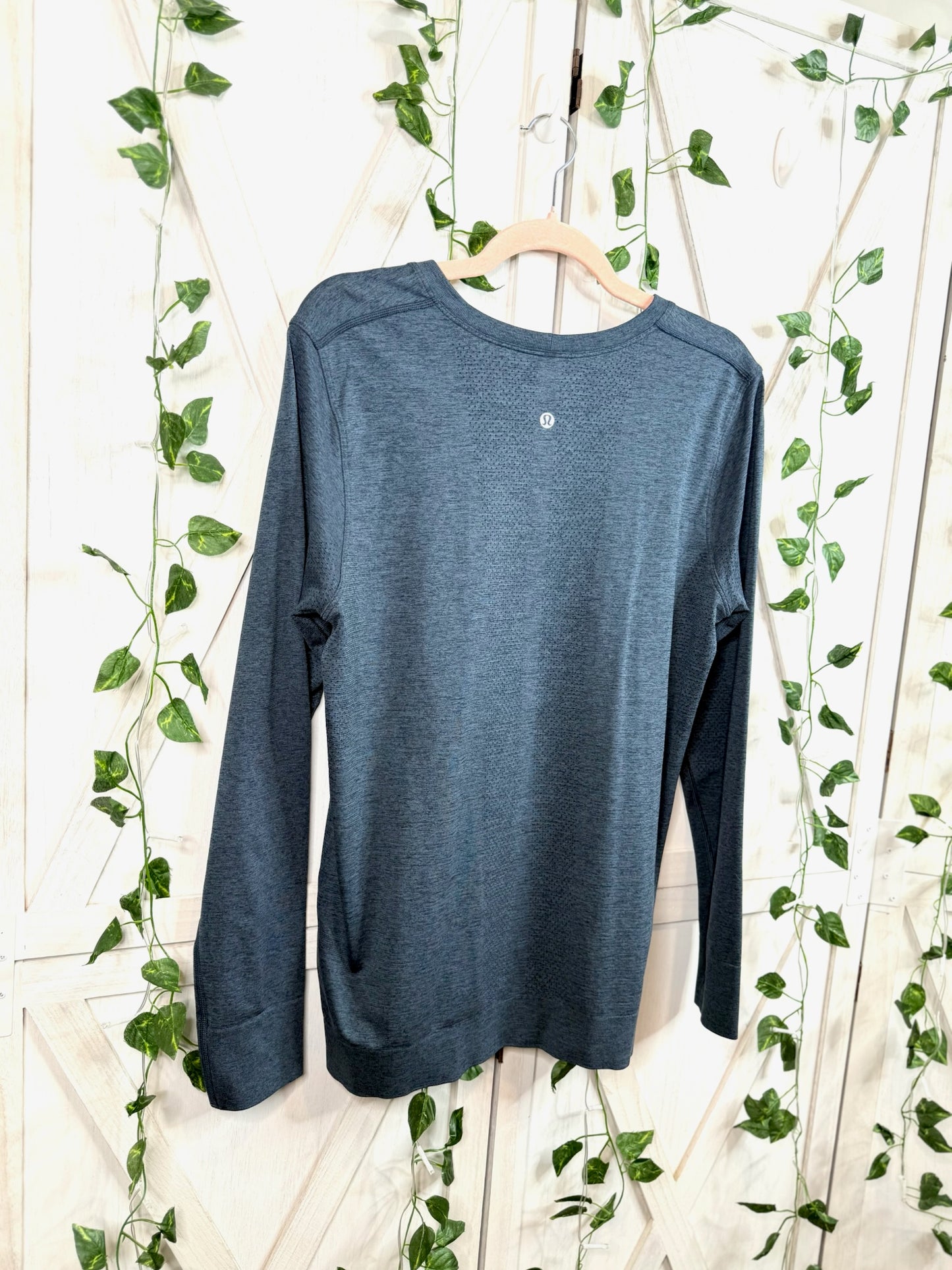 Swiftly Relaxed Long Sleeve