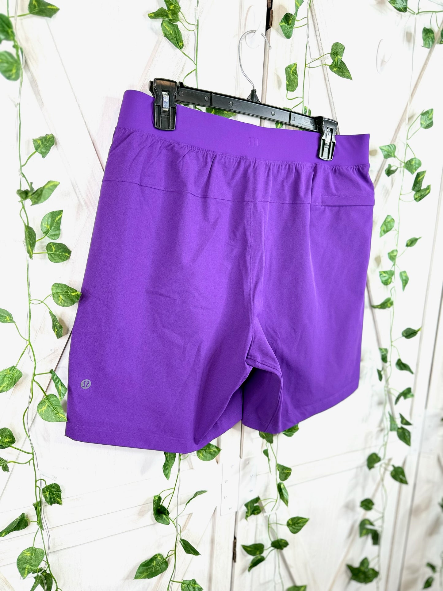 Zeroed In short 7” *LL *Size M