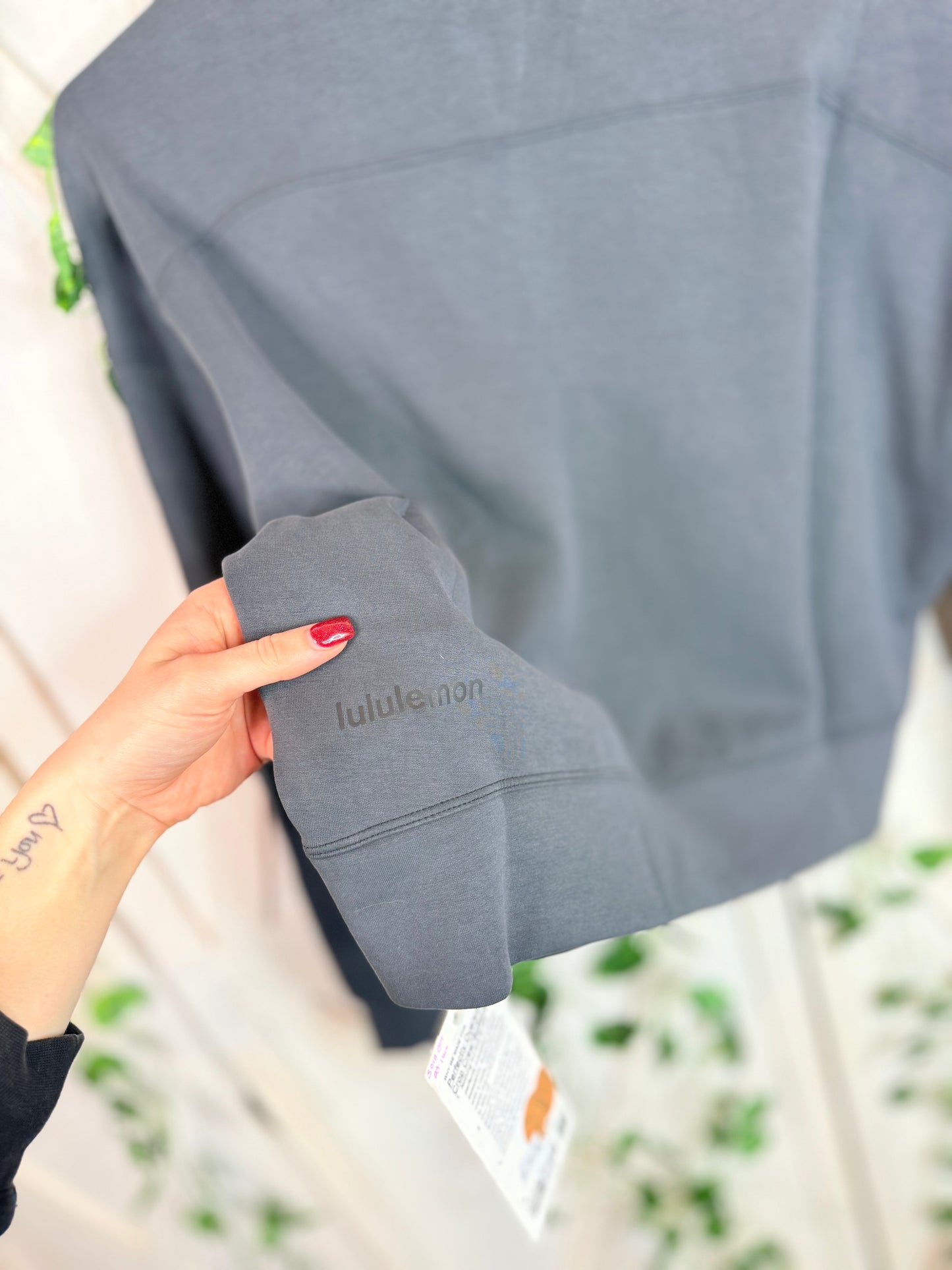 Perfectly Oversized crop crew *Softstreme *Size 4 & 12