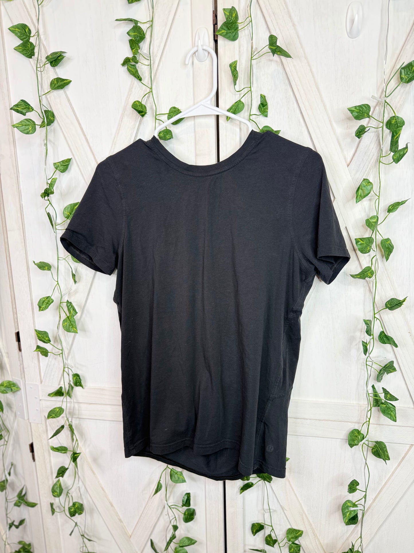 Lululemon tee *Size 6