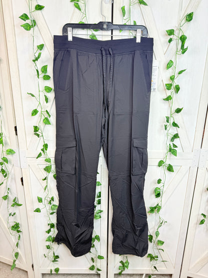 Dance Studio Relaxed-Fit MR Cargo Pant *Size L