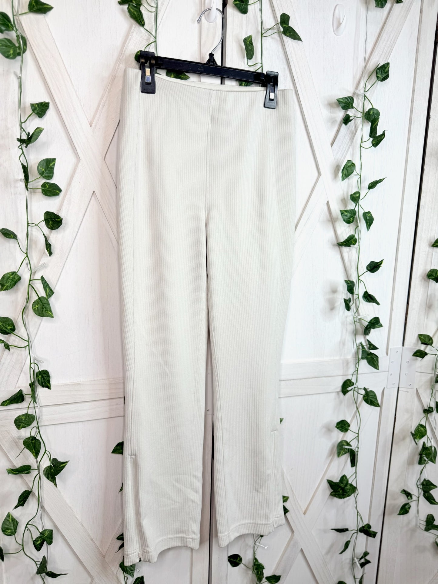 Ribbed Softstreme zip leg hr crop 25” *SIZE 4