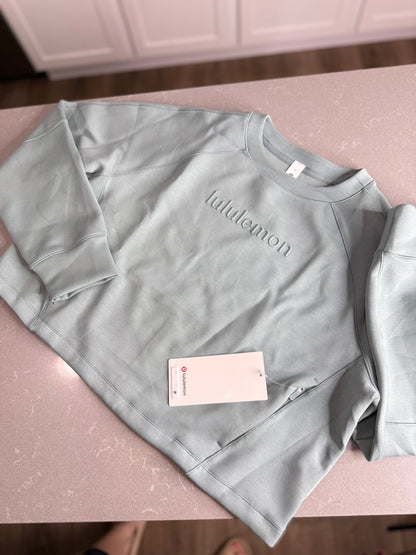 Smooth Spacer Cropped Pullover * Graphic *Size 10