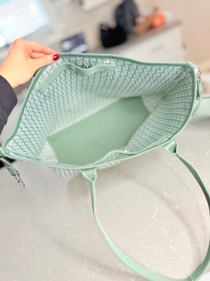 Classic tote monogram knit ￼