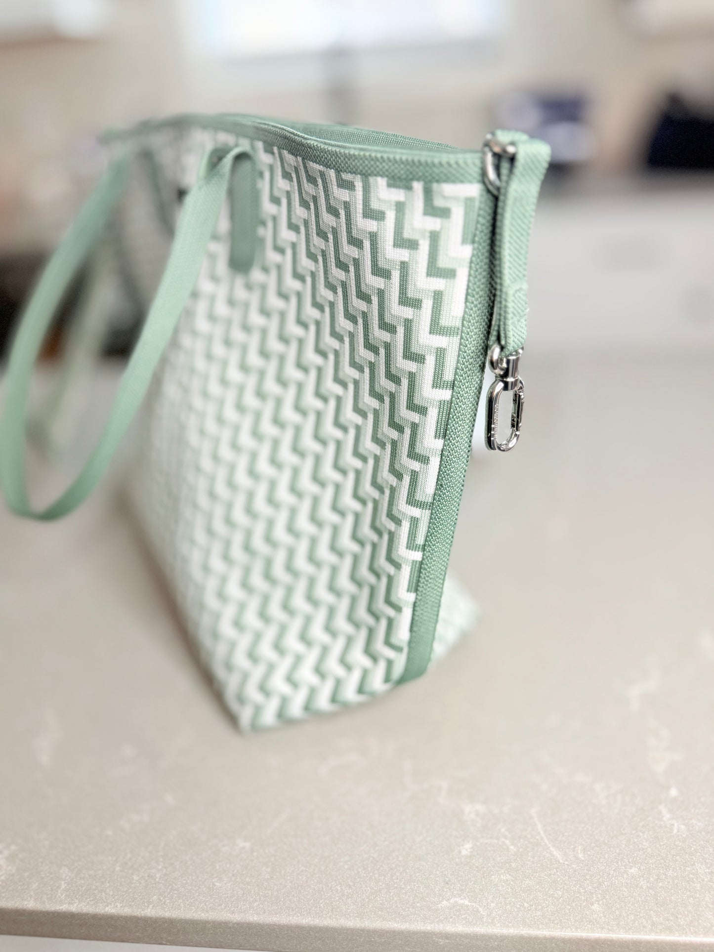 Classic tote monogram knit ￼