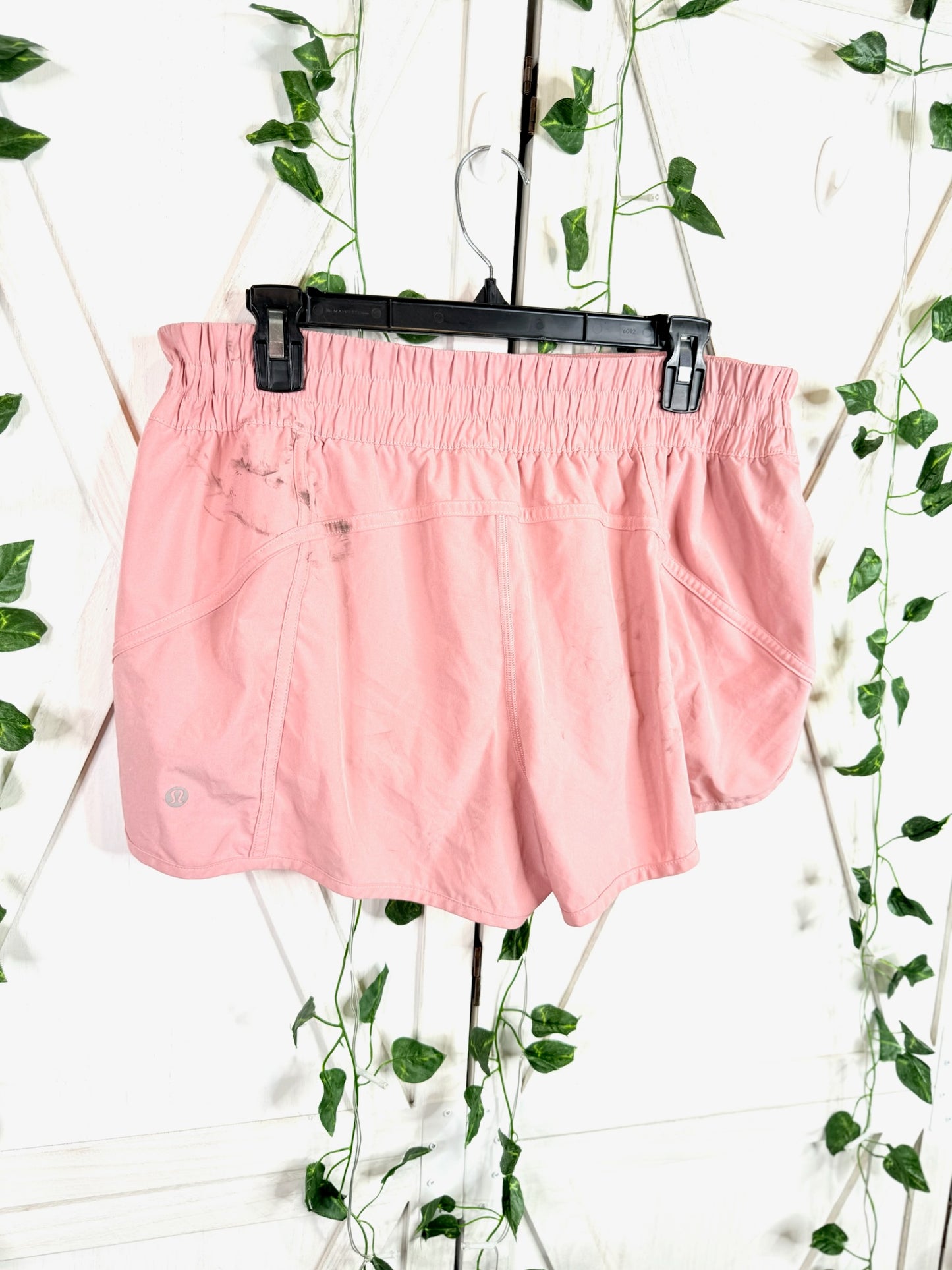 Tracker Short V *4"*Size 16