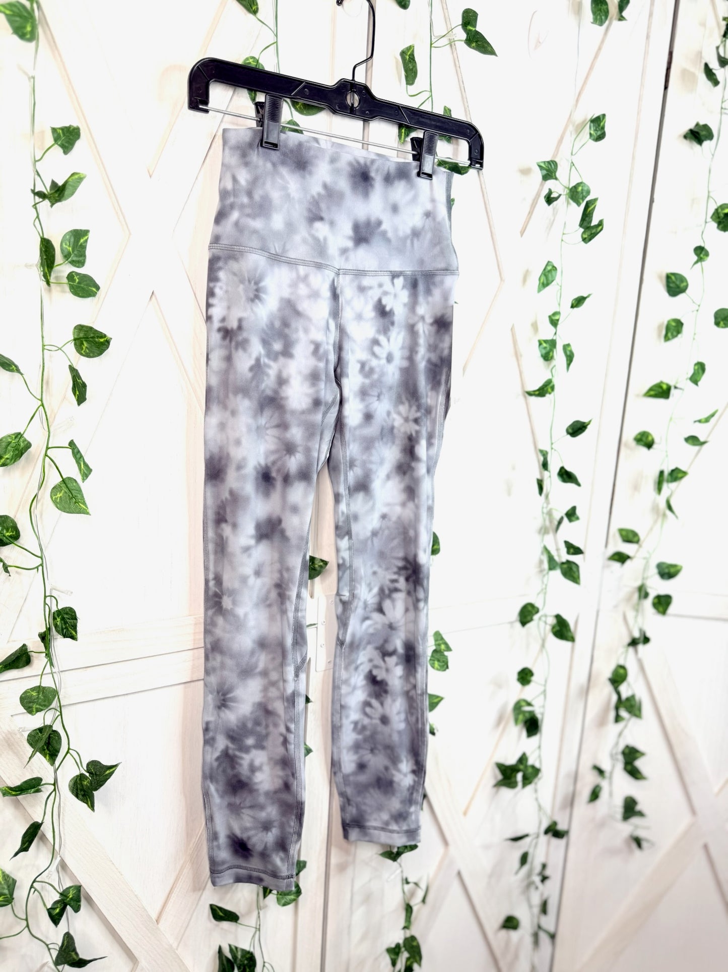 Align HR Pant 25” * Size 2 • 4